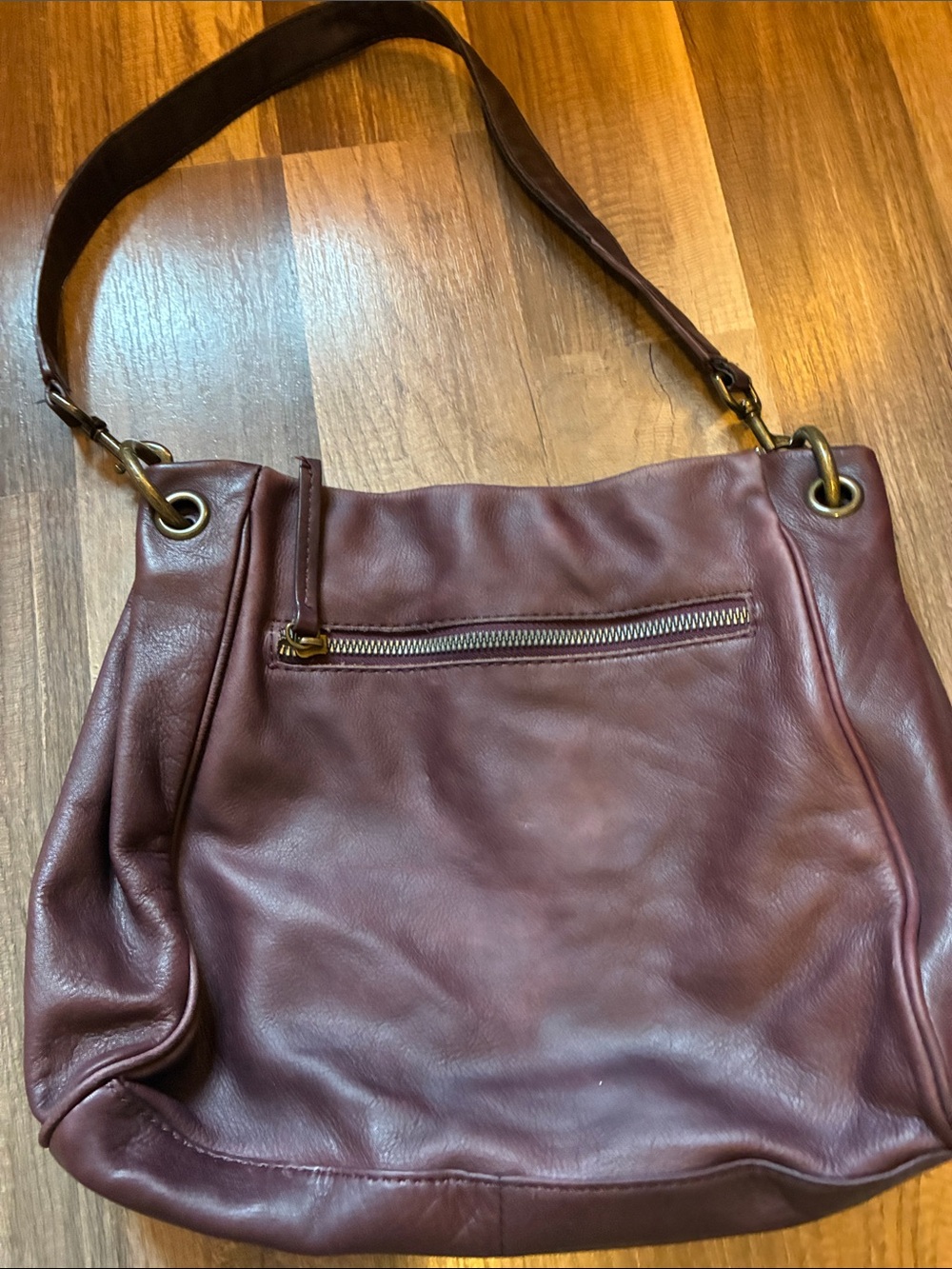 American Leather Co. Women’s Leather Shoulder Bag - Plum Purple - Picture 3 of 16